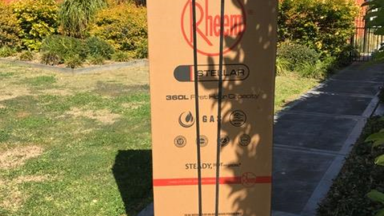 Rheem 850360 160L External Gas Hot Water System Delivery