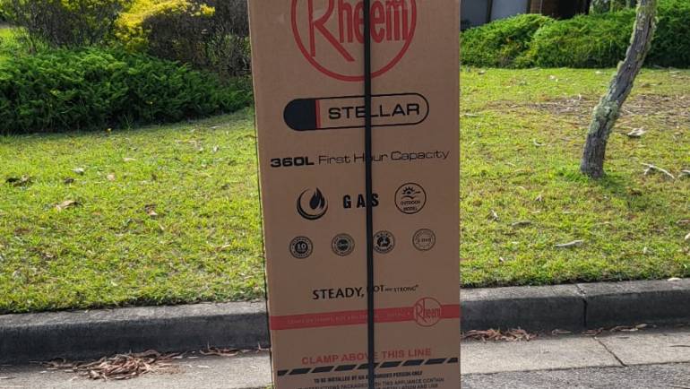 Rheem 850360 160L External Gas Hot Water System Delivery