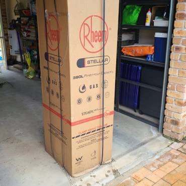 Rheem 850360 160L External Gas Hot Water System Delivery
