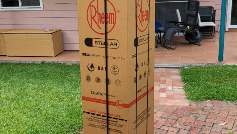 Rheem 850360 160L External Gas Hot Water System Delivery